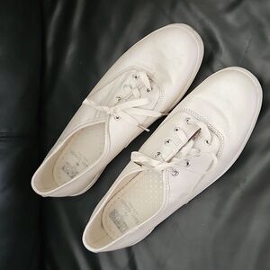 Kate Spade  Keds X New York Champion sz 9 US Satin White  laceup Sneakers Shoes
